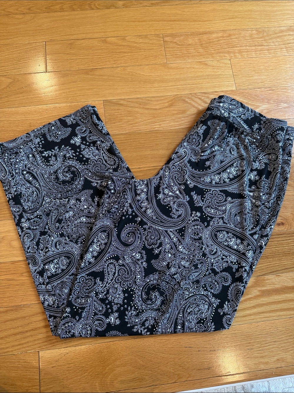 Susan Graver Black and White Paisley Waistband Leggings